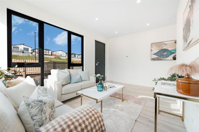 Photo of property in 22 Whakairo Crescent, Gulf Harbour, 0930