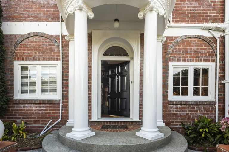 Photo of property in 12 Easdale Street, Kelburn, Wellington, 6012