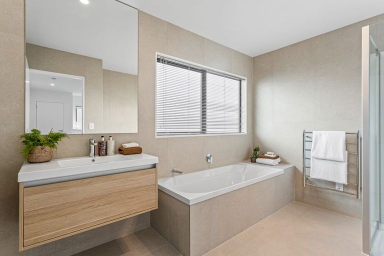 Photo of property in 77 Pepene Avenue, Takanini, Auckland, 2112