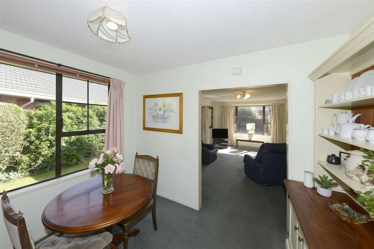 Photo of property in 2/45 Westgrove Avenue, Avonhead, Christchurch, 8042