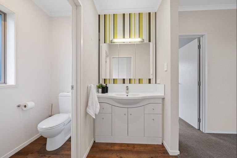 Photo of property in 5b Tupuhi Place, Highlands Park, New Plymouth, 4312