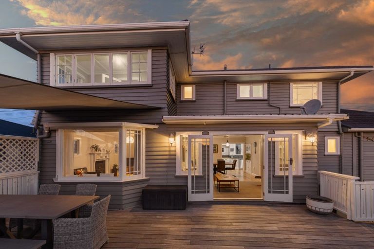 Photo of property in 26 Baring Terrace, Strandon, New Plymouth, 4312