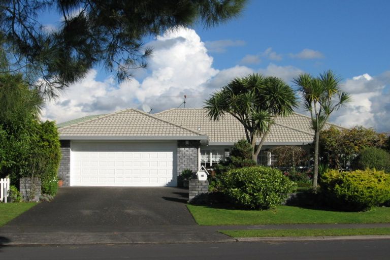 Photo of property in 33 Maygrove Drive, Orewa, 0931