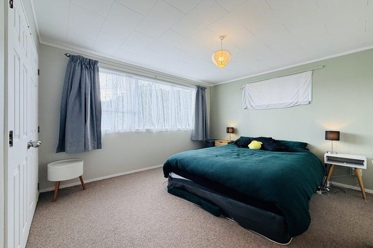 Photo of property in 8 Kaitawa Crescent, Paraparaumu, 5032