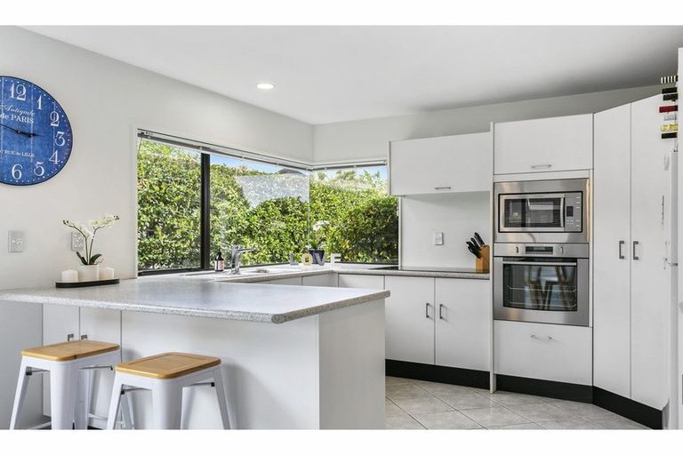 Photo of property in 77 Harvey Street, Waipahihi, Taupo, 3330