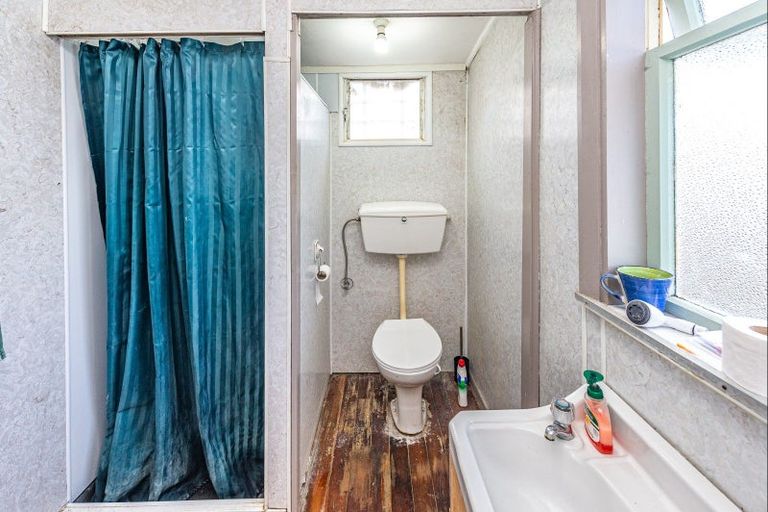 Photo of property in 4 Lowther Street, Whanganui, 4500