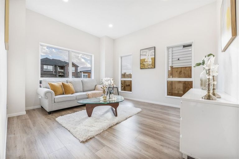 Photo of property in 12 Haku Road, Flat Bush, Auckland, 2019