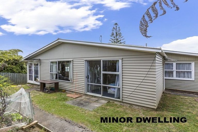 Photo of property in 50 Hogans Road, Glenfield, Auckland, 0629