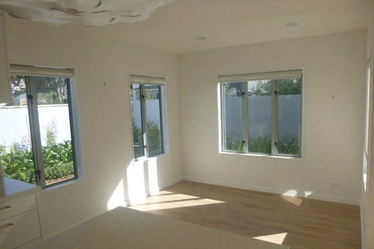 Photo of property in 64 Burnham Street, Seatoun, Wellington, 6022