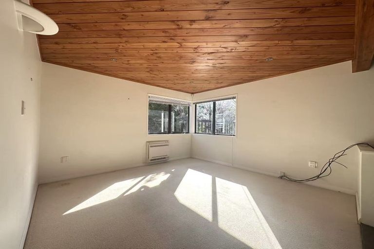 Photo of property in 3 Beulah Avenue, Rothesay Bay, Auckland, 0630