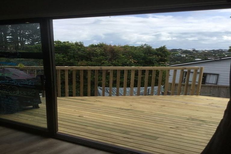 Photo of property in 1/593 Glenfield Road, Totara Vale, Auckland, 0629