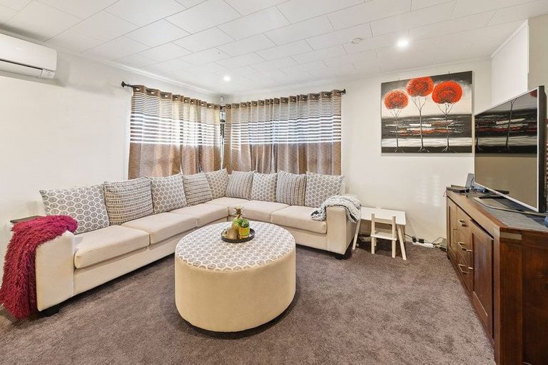 Photo of property in 2/9 Heathberry Close, Papatoetoe, Auckland, 2025