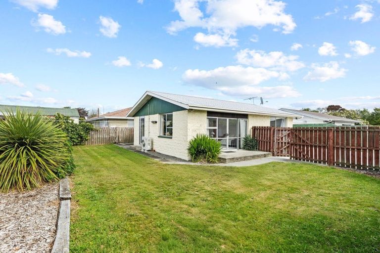 Photo of property in 1/123a Queenspark Drive, Parklands, Christchurch, 8083