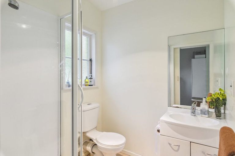 Photo of property in 16 Kakariki Grove, Waikanae, 5036