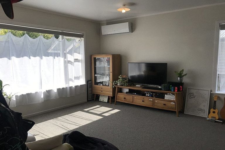Photo of property in 42 Lingfield Street, Glenfield, Auckland, 0629