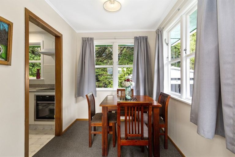 Photo of property in 28 Beazley Avenue, Paparangi, Wellington, 6037