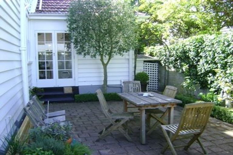 Photo of property in 165 Fendalton Road, Fendalton, Christchurch, 8052