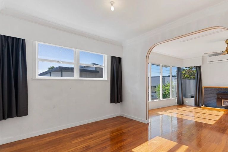 Photo of property in 83 Matipo Road, Mairangi Bay, Auckland, 0630