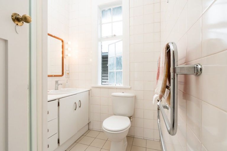 Photo of property in Pukehinau Flats, 4/1 Brooklyn Road, Mount Cook, Wellington, 6011