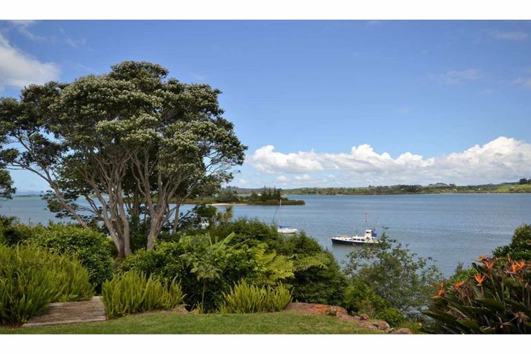 Photo of property in 56 Rangitane Loop Road, Kerikeri, 0294