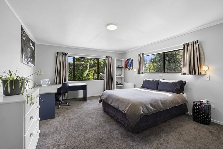 Photo of property in 40 Heta Road, Highlands Park, New Plymouth, 4312