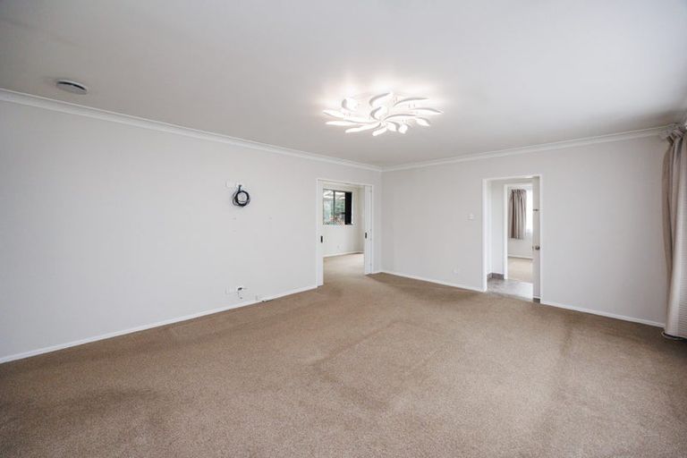 Photo of property in 9 Forbes Place, Kelvin Grove, Palmerston North, 4414