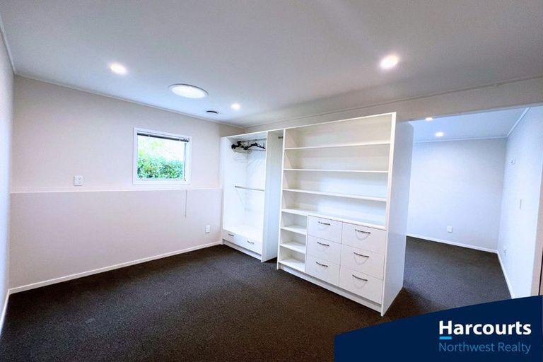 Photo of property in 25 Peterhouse Place, West Harbour, Auckland, 0618