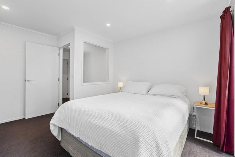 Photo of property in 43 Messenger Terrace, Oakura, 4314