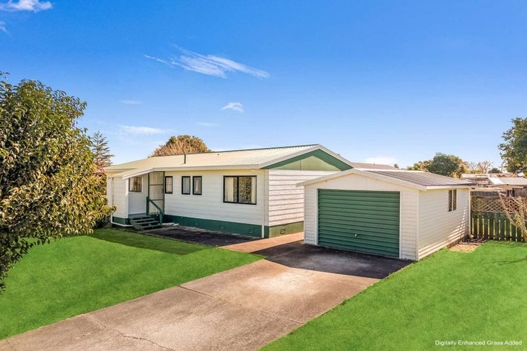 Photo of property in 2 Walton Place, Ngatea, 3503