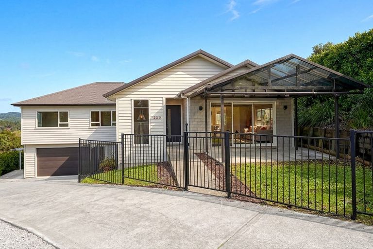 Photo of property in 220 Forest Hill Road, Waiatarua, Auckland, 0612