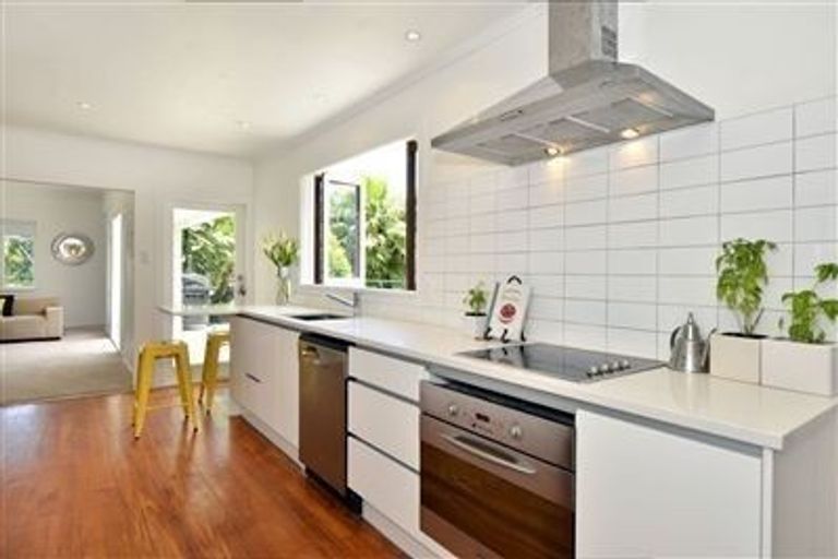 Photo of property in 19 Brook Street, Milford, Auckland, 0620
