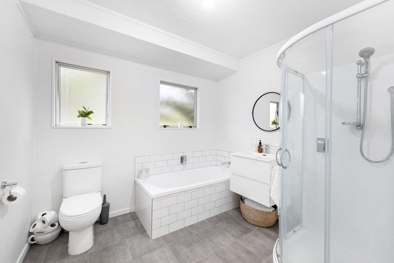 Photo of property in 150 Seabrook Avenue, New Lynn, Auckland, 0600