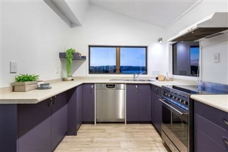 Photo of property in 16 Leeward Drive, Whitby, Porirua, 5024