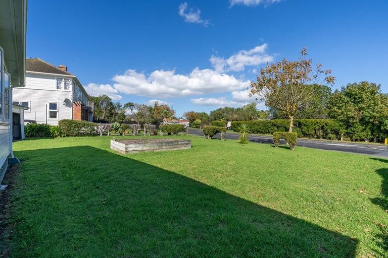 Photo of property in 13 Philomel Crescent, Bayswater, Auckland, 0622