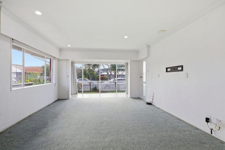 Photo of property in 4 Tupaea Place, Otumoetai, Tauranga, 3110