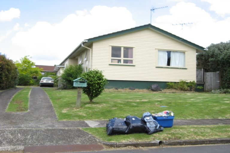 Photo of property in 10 Henry Curd Terrace, Pukekohe, 2120