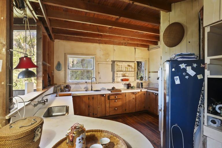 Photo of property in 620 South Titirangi Road, Titirangi, Auckland, 0604
