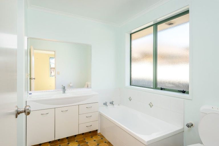 Photo of property in 209 Old Farm Road, Hamilton East, Hamilton, 3216