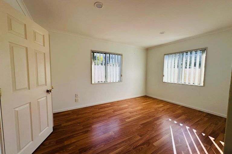 Photo of property in 18 Patts Avenue, Glendene, Auckland, 0602