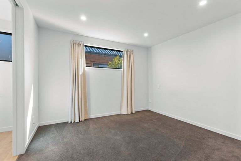 Photo of property in 15 Mount Creighton Crescent, Wanaka, 9305