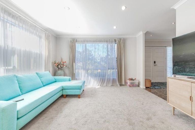 Photo of property in 54 Harrowglen Drive, Northcross, Auckland, 0630