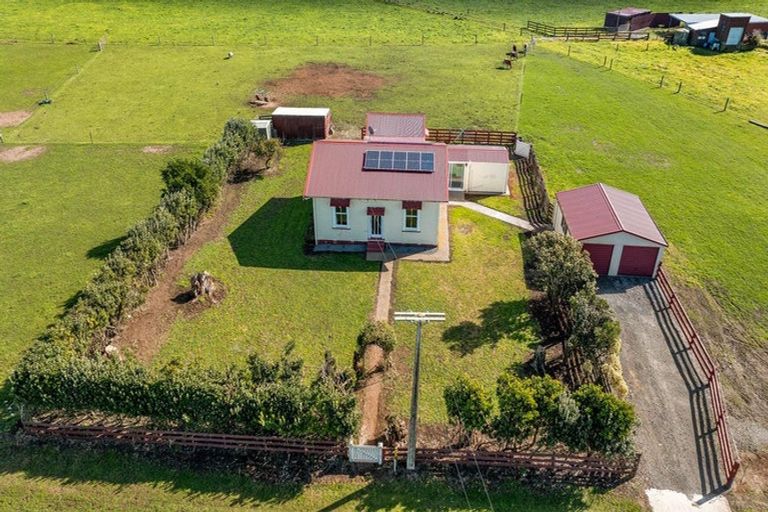 Photo of property in 39 Auroa Road, Otakeho, Hawera, 4678
