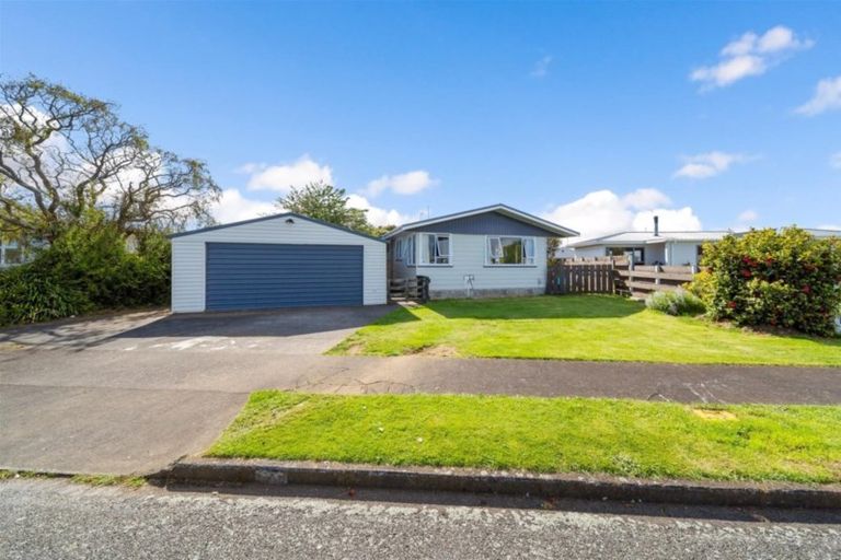 Photo of property in 7 Ngaio Place, Hawera, 4610