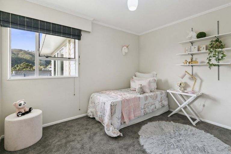 Photo of property in 37 Woodman Drive, Tawa, Wellington, 5028