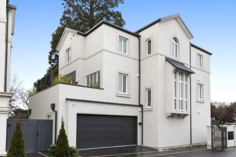 Photo of property in 2 Ayr Street, Riccarton, Christchurch, 8011