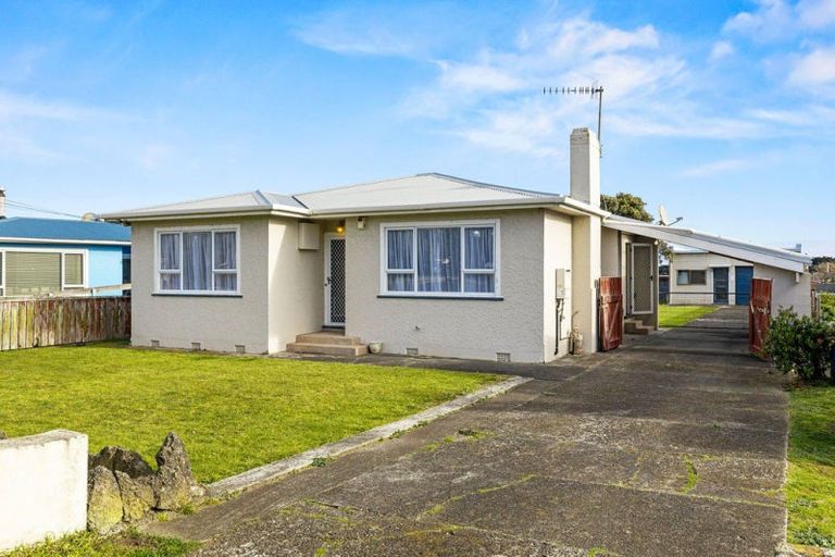 Photo of property in 73 Cornfoot Street, Castlecliff, Whanganui, 4501