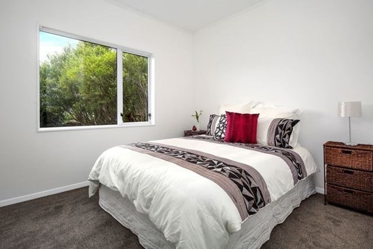 Photo of property in 3 Larsen Crescent, Tawa, Wellington, 5028