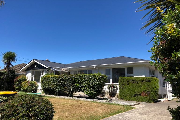 Photo of property in 53 Greendale Avenue, Avonhead, Christchurch, 8042