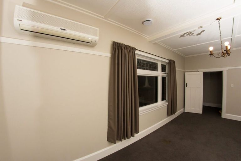 Photo of property in 90 Freyberg Street, Lyall Bay, Wellington, 6022