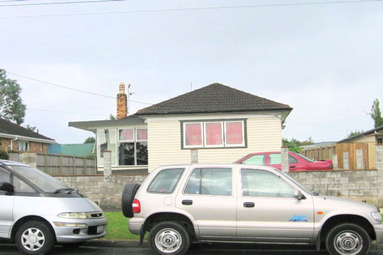 Photo of property in 1/26 Kamara Road, Glen Eden, Auckland, 0602
